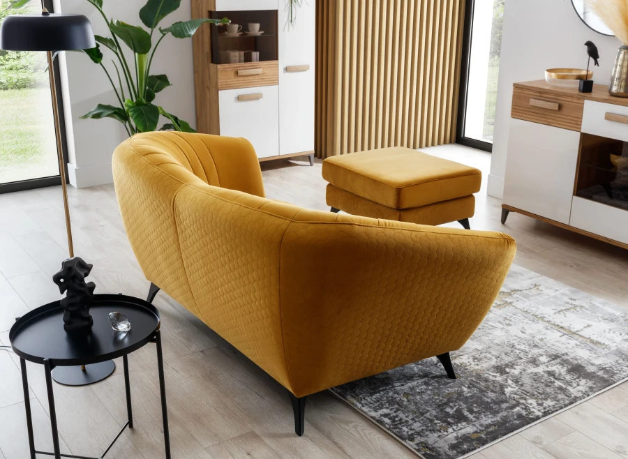 Sofa LUDWIK 2 — aranżacja z pufą